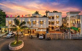 Hotel Rajdhani - Best Family Hotel In Pavagadh And In Halol Gidc